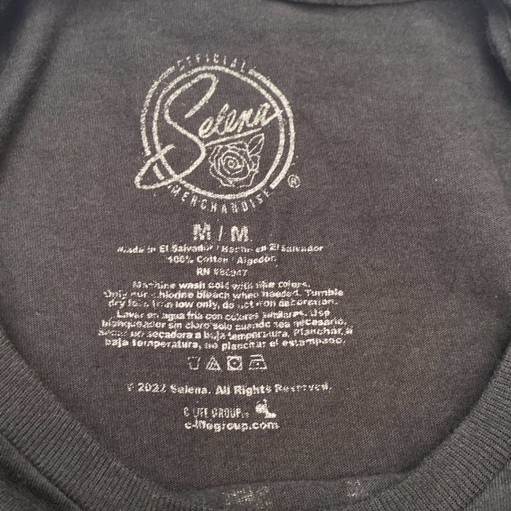 Selena - Black Short Sleeve Graphic Concert Tee, Size M - Picture 4 of 4